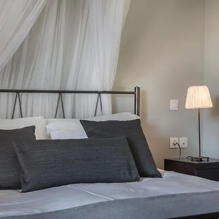 Dogma - Central & Stylish Maisonette Apartment *