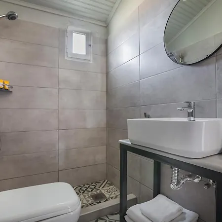 Dogma - Central & Stylish Maisonette Apartment *