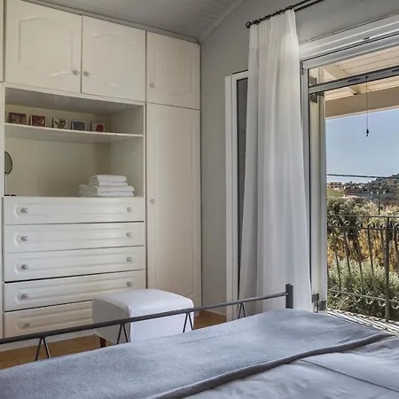 Dogma - Central & Stylish Maisonette Apartment *