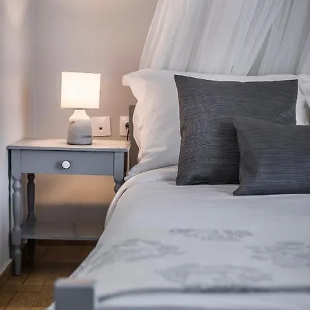 Dogma - Central & Stylish Maisonette Apartment