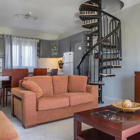 Dogma - Central & Stylish Maisonette Apartment