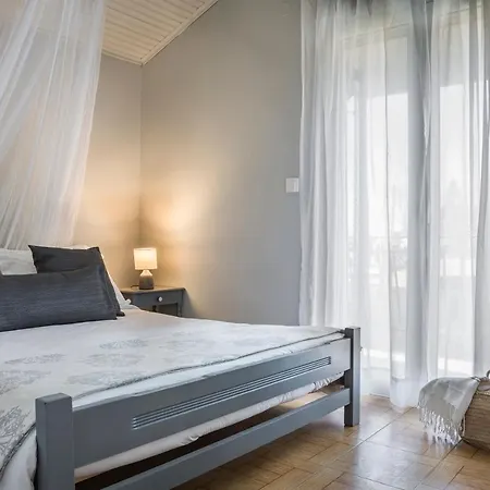 Dogma - Central & Stylish Maisonette Apartment *